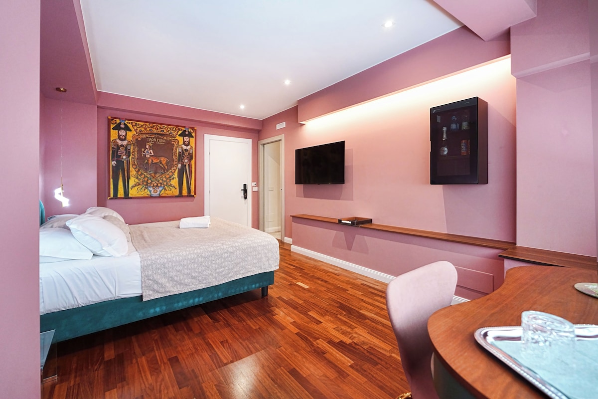 Quarto casal ou duplo luxo | Cofres nos quartos, escrivaninha, espaço de trabalho para notebook