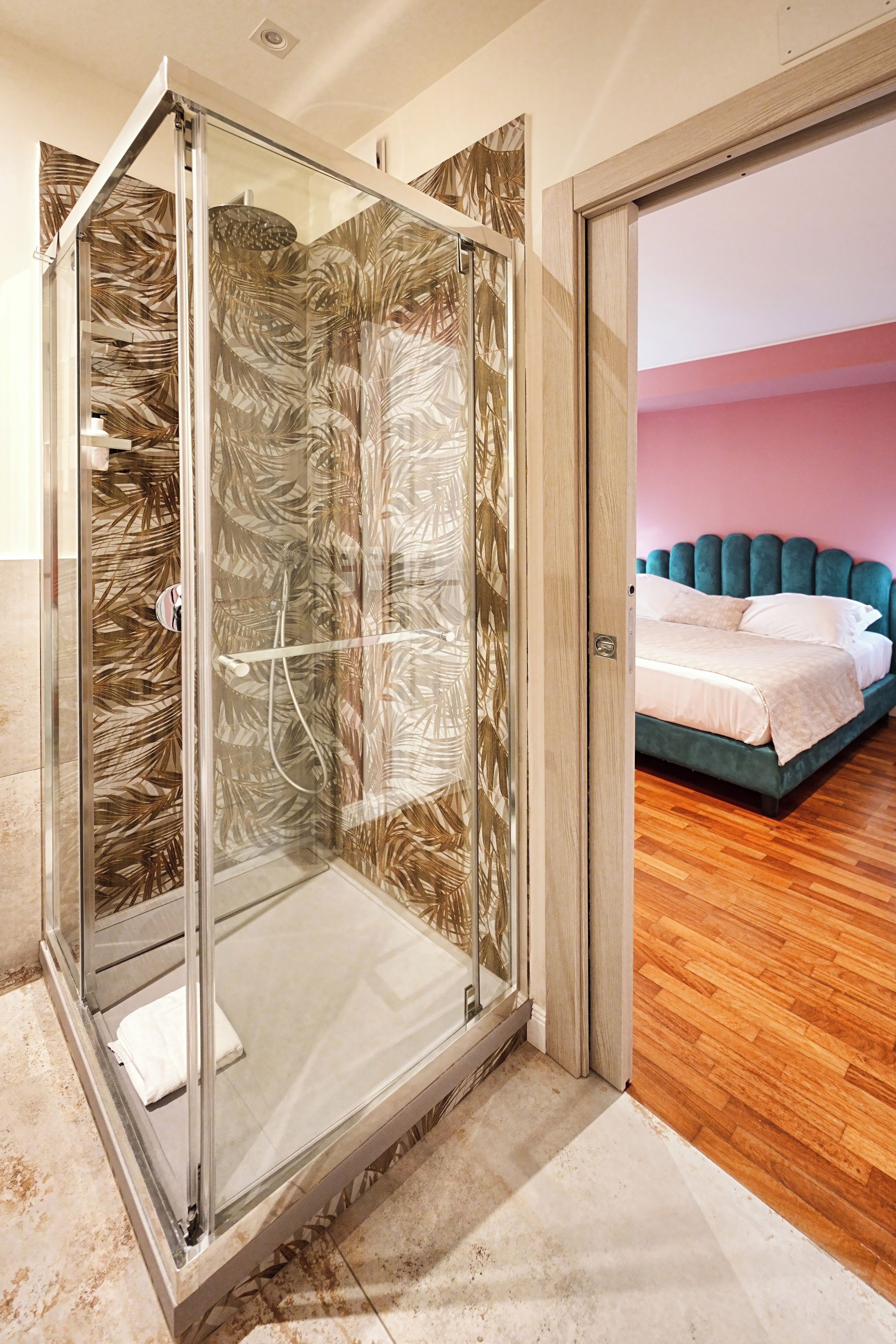 Deluxe Double or Twin Room | Bathroom | Shower, hair dryer, towels, soap