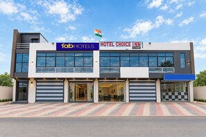 Unclassified image, 4 of 29, button - Fabhotel Choice Inn (Dr. Ambedkar Nagar)