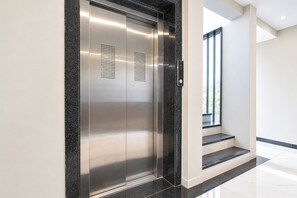 Lobby - FabHotel D9 (Indore)