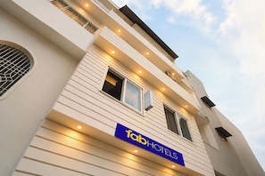 Mặt tiền nơi lưu trú