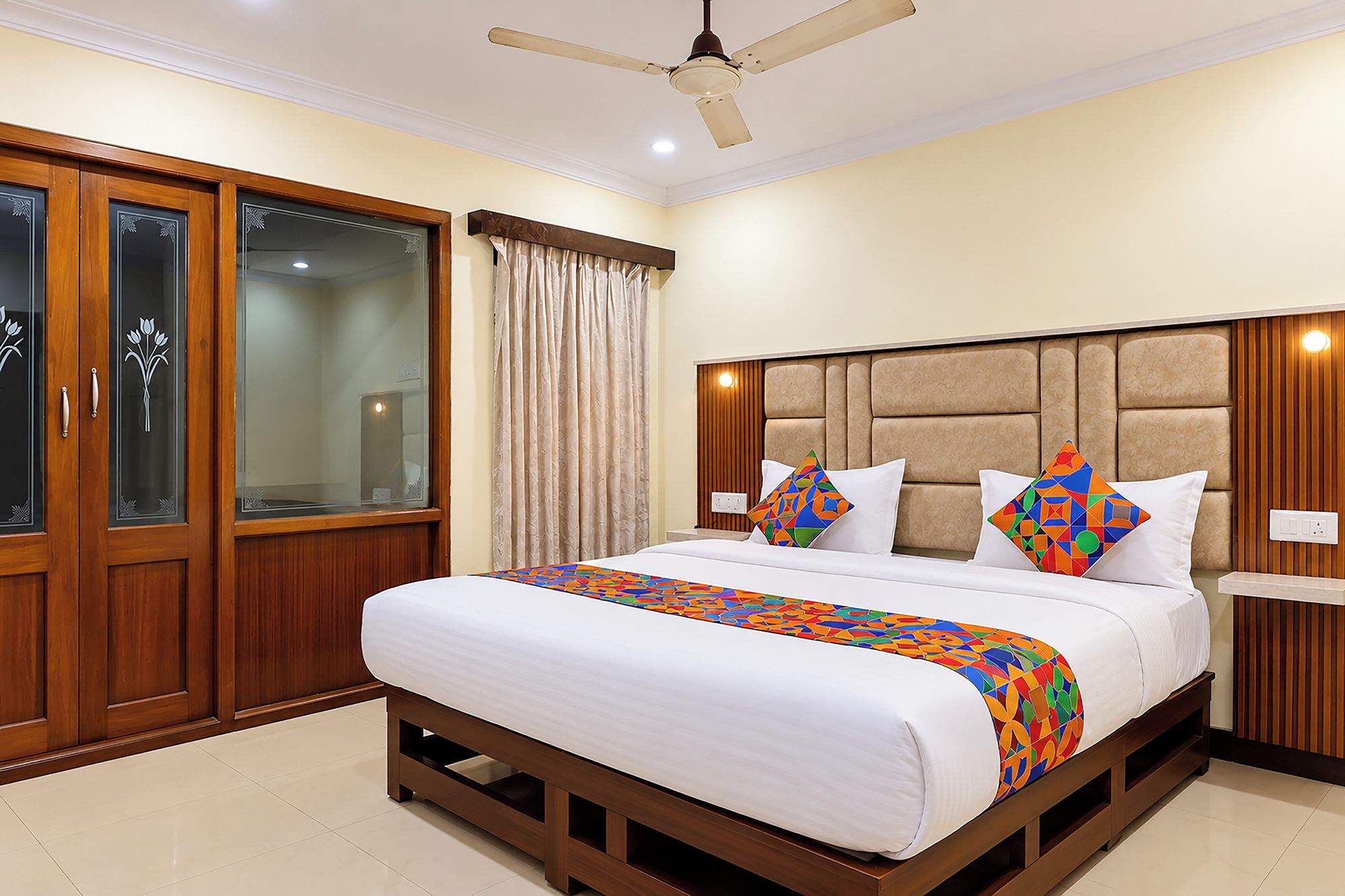 Egyptian cotton sheets, premium bedding, in-room safe, desk