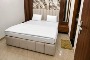 Deluxe Room - Fabhotel Metro Star (New Delhi)