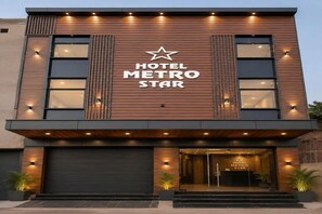 Exterior - Fabhotel Metro Star (New Delhi)