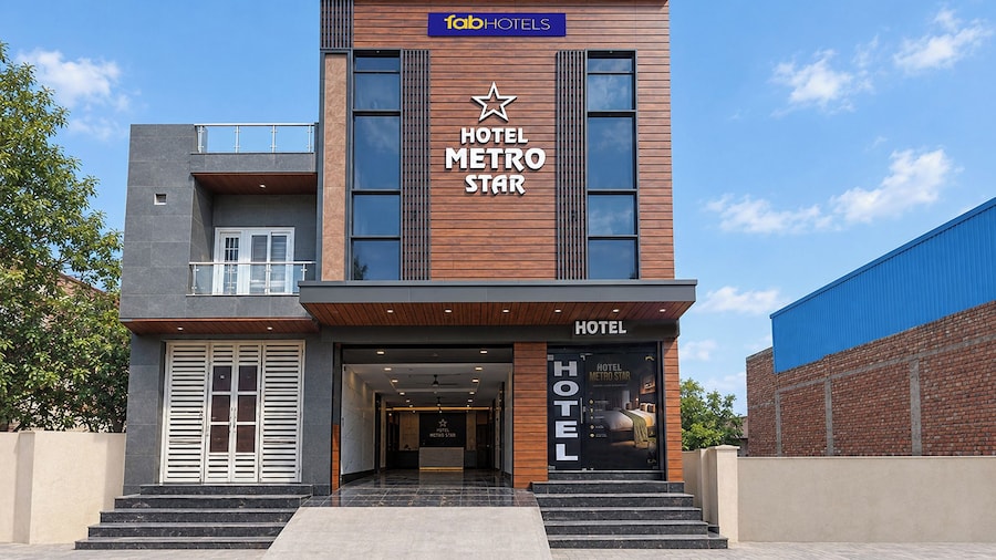 Fabhotel Metro Star