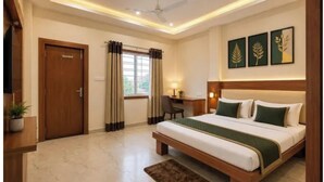 Egyptian cotton sheets, premium bedding, in-room safe, desk - Fabhotel Rajdhani Heritage (Ranchi)