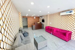 Coin salon dans le hall