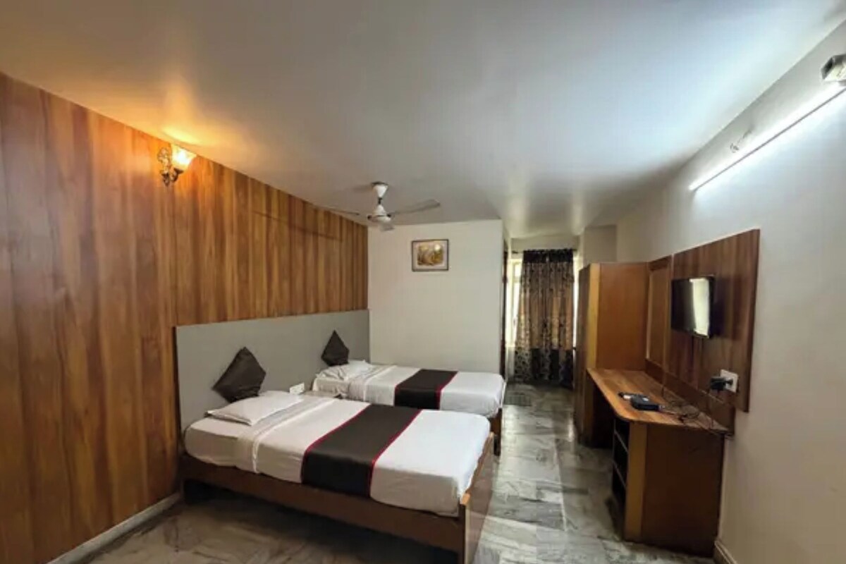 Family Room | Egyptian cotton sheets, premium bedding, in-room safe, desk