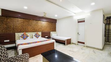 Family Room | Egyptian cotton sheets, premium bedding, in-room safe, desk