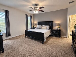 Room - Texas Retreat - Spacious 5-bedroom Pool & Spa Retreat - Epic Game Room (Conroe)