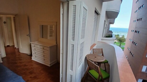 Deluxe-Apartment, Balkon, eingeschränkter Meerblick | Speisen im Freien