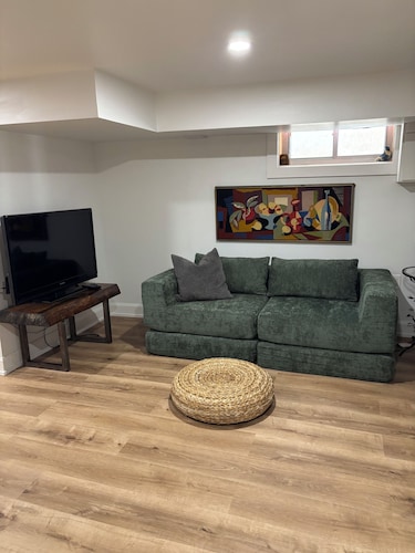 Cozy East York Suite | Private & Quiet | Close to Transit
