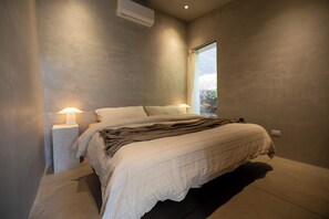 A bedroom with a large bed, two bedside lamps, and a window with curtains. - 2 Bedroom/ 2 Bathroom Treetop Home with Private Plunge Pool (Guanacaste Province)