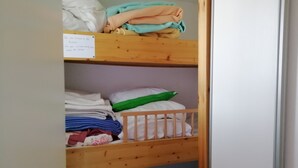 A bunk bed with two levels, each with a wooden frame and a mattress. - Vrbo Property (Risoul)
