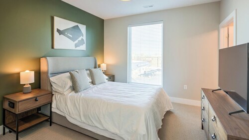 Landing Amazing 1BD in Deerbrook