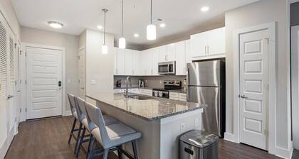 Landing Amazing 1BD in Deerbrook