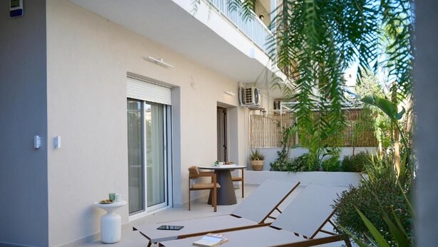 Outdoor dining - Perea Fiore Suites (Perea)