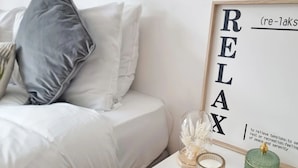 Room - Beautiful modern apartment with views of The Shard! Minutes from Th Monument. (London)