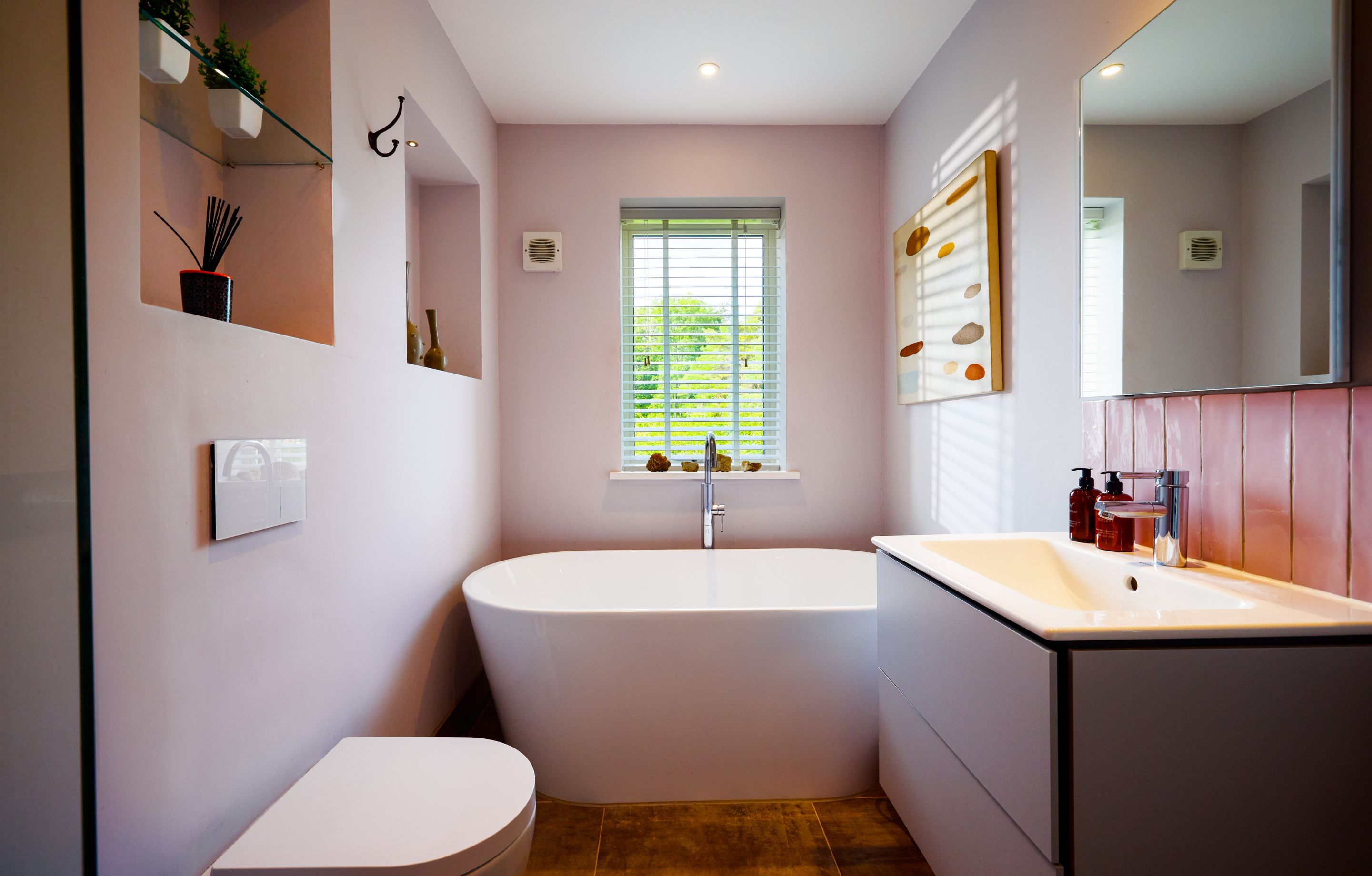 Ensuite to Main Bedroom with Bath and shower