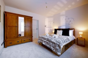 Bedroom 2 - Quarry Hill Farm in Bibury with Heated Pool & Spa (Bibury)