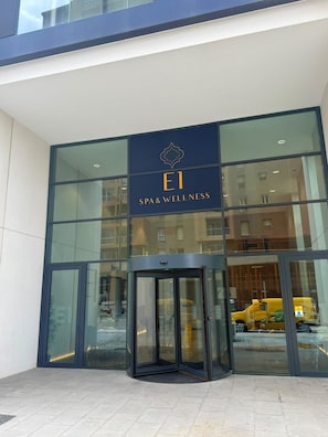 A building with a sign reading 'EI SPA & WELLNESS' and a revolving door entrance. - Short Stay Experts A1 - E1 Studio floor 8 (Gibraltar)