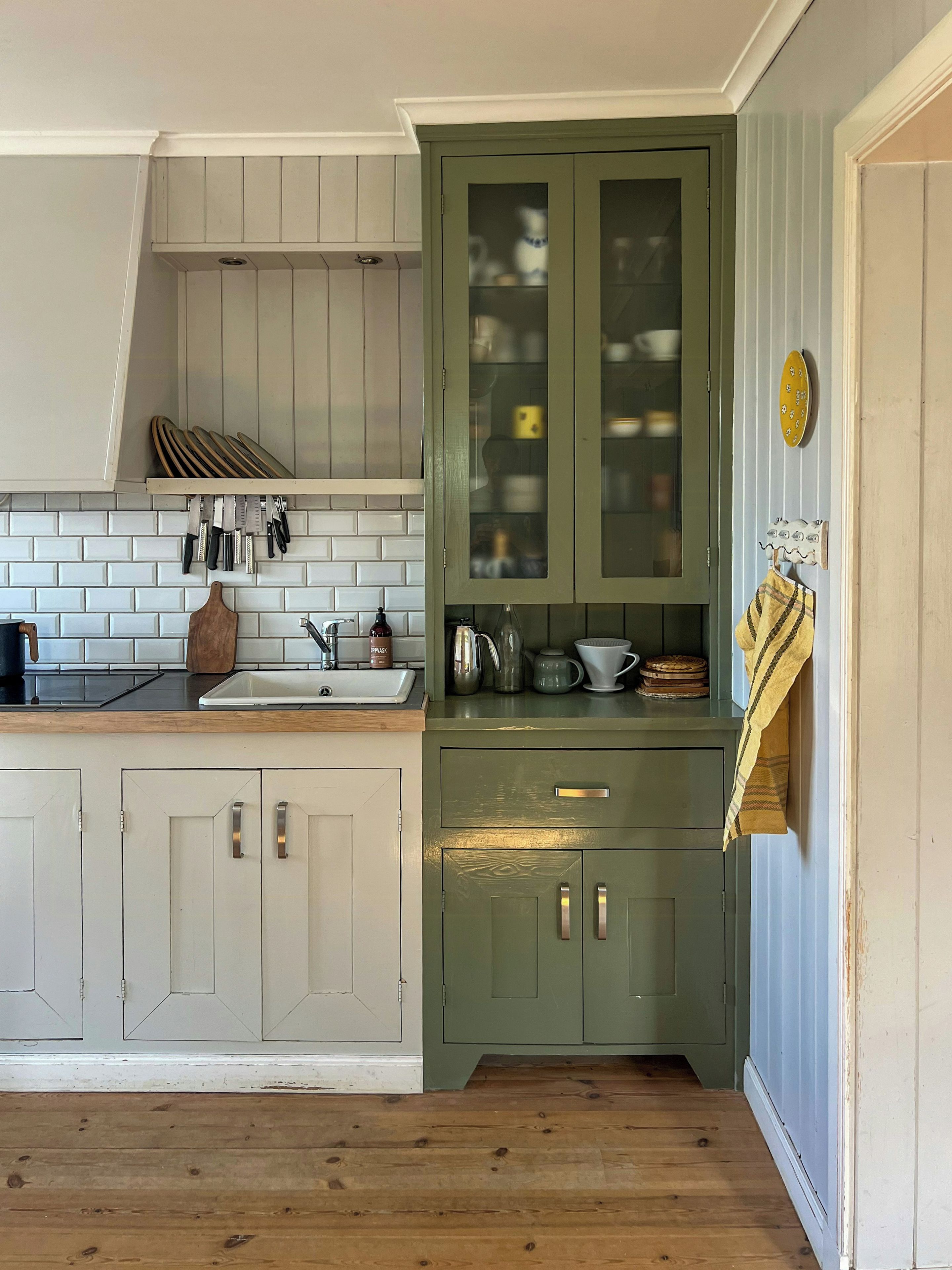 Coffee/tea maker, oven, dishwasher