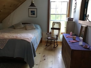 Room - Cozy Hartland Farmhouse: Mins to Woodstock, Killington & Dartmouth Skiing (Hartland)