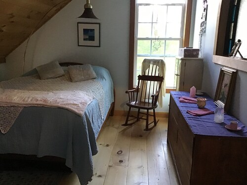 Cozy Hartland Farmhouse: Mins to Woodstock, Killington & Dartmouth Skiing