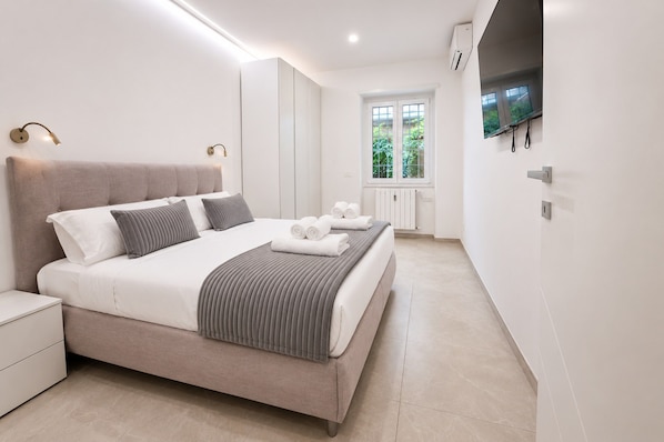 Unclassified image, 1 of 30, button - Vrbo Property (Roma)