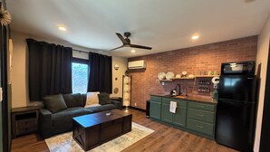 Living area - The Nook - Cozy Phoenix Stay (Phoenix)