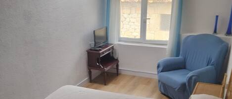 5 slaapkamers, een strijkplank/strijkijzer, wifi, beddengoed
