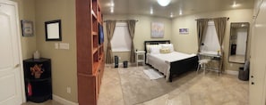 Room - Private, Stylish Studio w/ Separate Entrance—Spacious, Serene & Comfortable (Oakland)