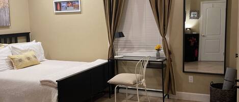 Iron/ironing board, WiFi, bed sheets