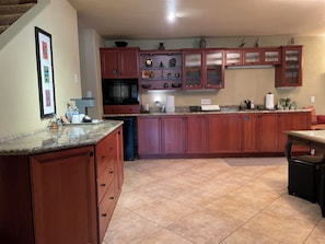 Private kitchen - Private, Stylish Studio w/ Separate Entrance—Spacious, Serene & Comfortable (Oakland)