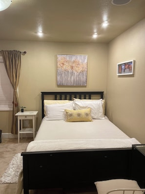 Room - Private, Stylish Studio w/ Separate Entrance—Spacious, Serene & Comfortable (Oakland)