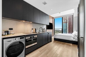 Private kitchen - Elite E11EVEN Condo with Rooftop Pool & Resort Gym (Miami)
