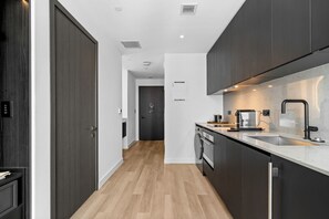 Private kitchen - Elite E11EVEN Condo with Rooftop Pool & Resort Gym (Miami)