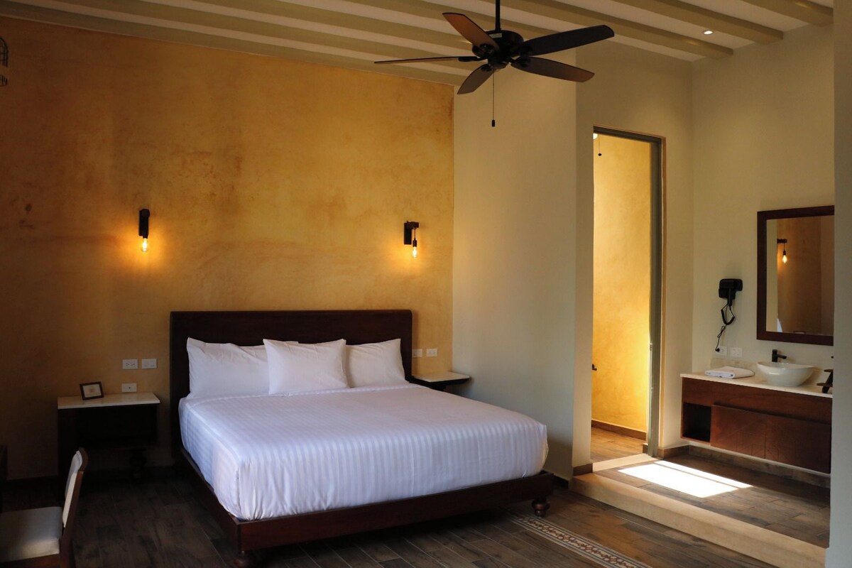 Standard Room, 1 King Bed