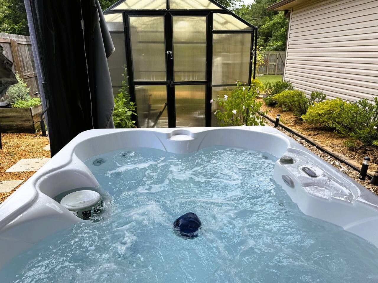 Outdoor spa tub
