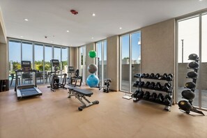A gym with treadmills, exercise balls, and dumbbells. - The Reef 2C - Coral Sky (Noord)