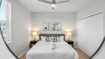 Desk, iron/ironing board, WiFi, bed sheets
