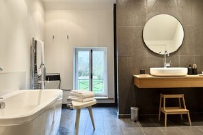 Unclassified image, 5 of 39, button - Vrbo Property (Sainte-Céronne-lès-Mortagne)