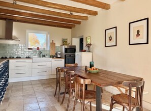 Unclassified image, 4 of 39, button - Vrbo Property (Sainte-Céronne-lès-Mortagne)