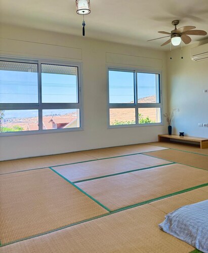 Spacious country house with a large garden. 5 Mins from the sea of Galilea.
