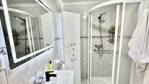 Bathroom - Vrbo Property (Cudillero)