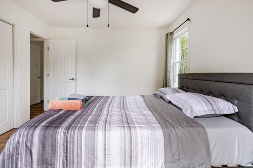 Charming 2-bedroom house close to Marietta, Kennesaw and short drive over to ATL