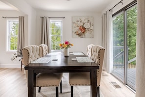 Dining - Charming 2-bedroom house close to Marietta, Kennesaw and short drive over to ATL (Marietta)