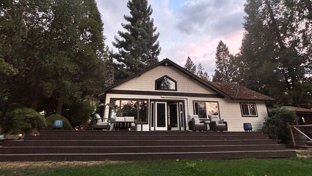 Exterior - River front home in Grants Pass. Fishing & relaxation haven. (Grants Pass)