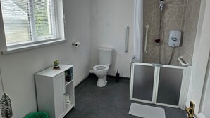 Gemeinsamer Schlafsaal, 2 Schlafzimmer, Kamin | Badezimmer