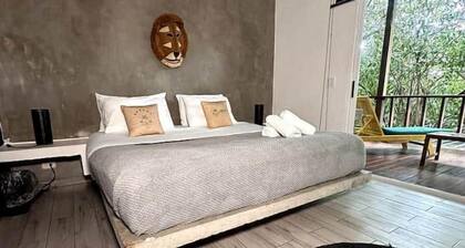 Saboga Lodge | Ocean View Master Suite